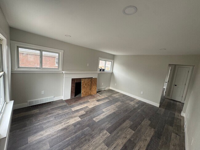 Building Photo - BRAND NEW KITCHEN, NEW FLOORS, FRESHLY PAINTED BRICK HOME WITH BASEMENT