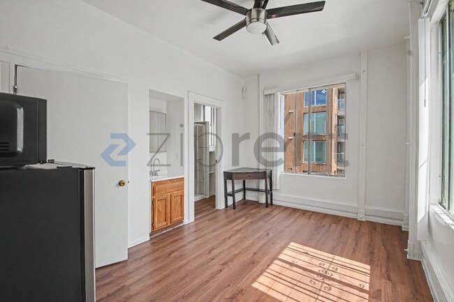 Building Photo - Unit 406