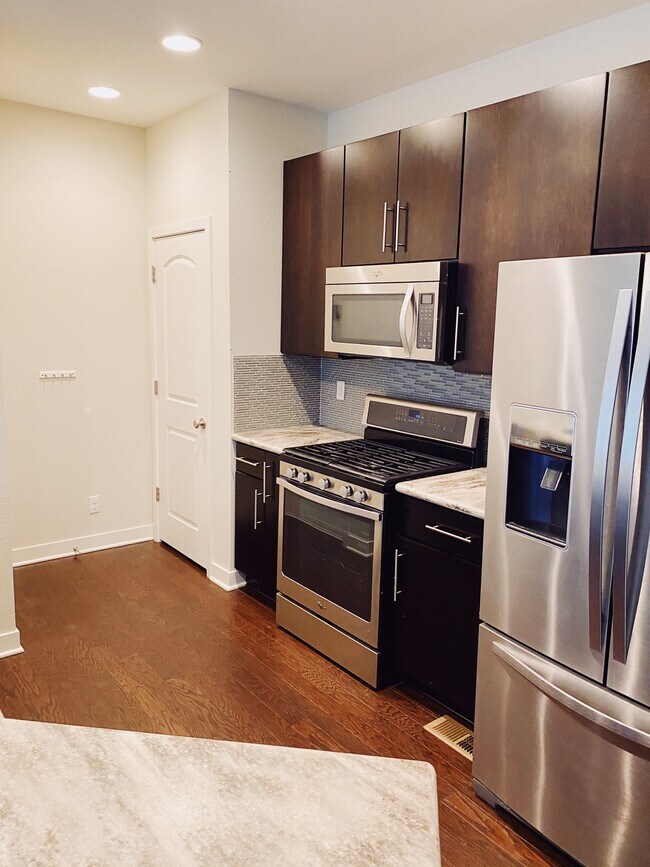 Cocina - 8500 Redpoint Way