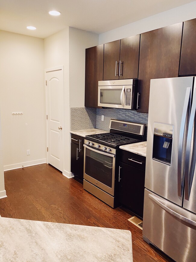 Kitchen - 8500 Redpoint Way