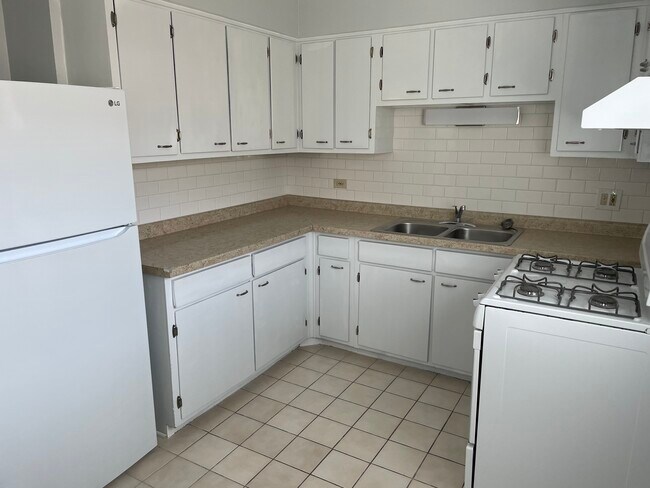 Kitchen - 1517 Homestead Rd