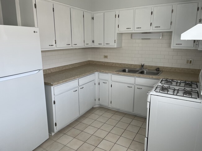 Kitchen - 1517 Homestead Rd