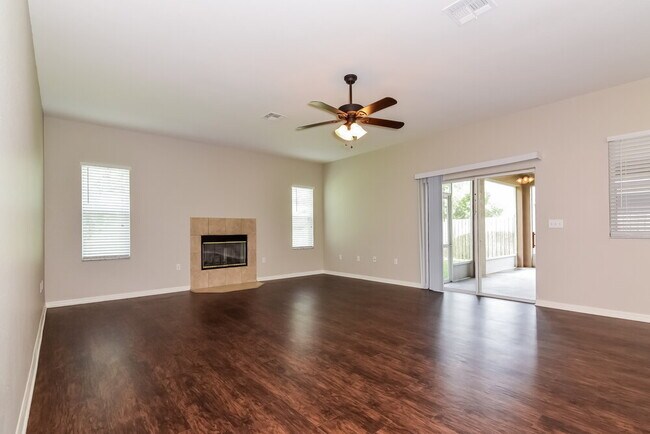 Foto del edificio - 3677 Sandhill Crane Dr