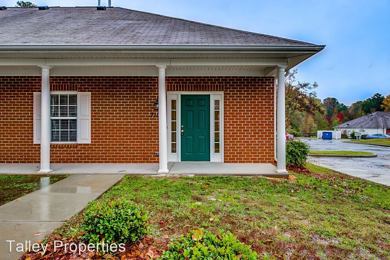 7104 Somerset Springs Dr, Charlotte, NC 28262 House Rental in