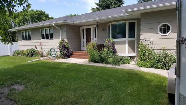 Foto del edificio - 3411 Cherry Lynn Dr