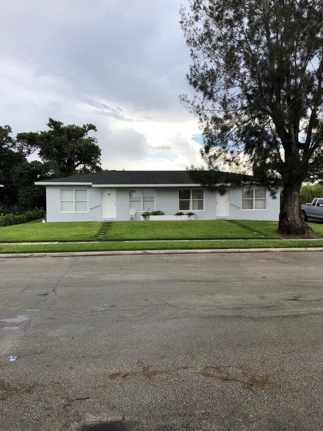 12275 Lakeshore Dr Unit 21, Canal Point, FL 33438 Apartment for Rent