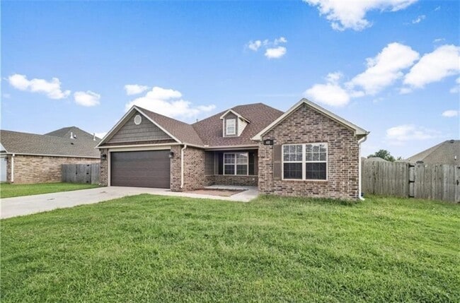 Building Photo - 611 Lasso Ln