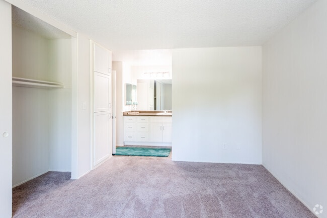 2BR, 2BA -  950 SF - Surf House Apartments