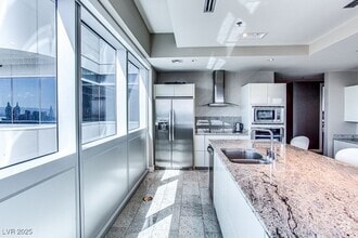 Building Photo - 4471 Dean Martin Dr