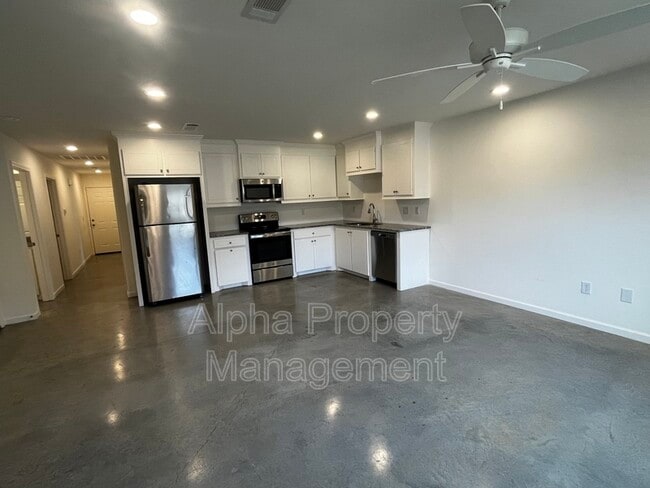 Building Photo - 246 Skylane Dr