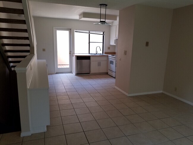 Building Photo - La Jolla 2bed 1 bath 1car garage, big deck!