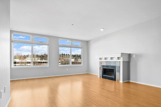 Foto del edificio - SPACIOUS, AIRY and MODERN Corner Unit in N...