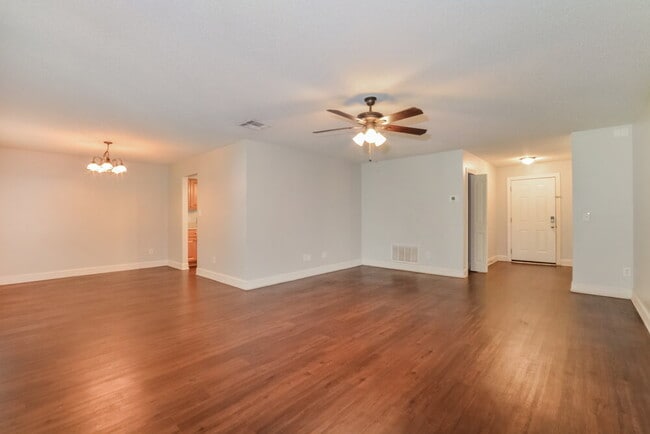 Building Photo - 996 Papaya Ln