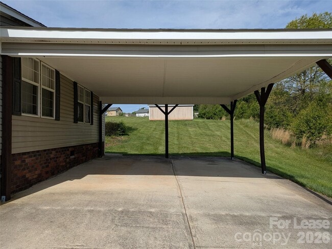 Foto del edificio - 338 Weathers Creek Rd