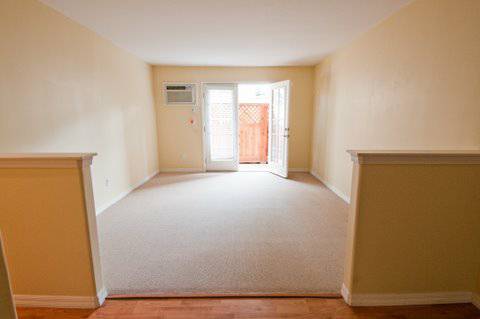 Building Photo - 54TH ST - Beautiful 1/1 Condo w Patio, Sta...