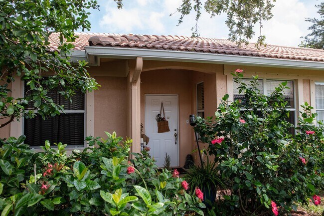 Foto del edificio - 219 Coral Trace Ln
