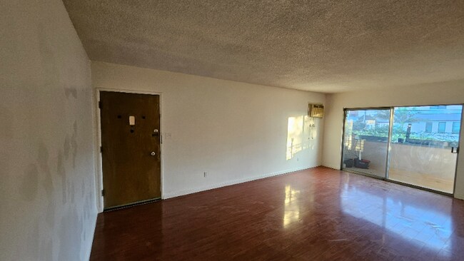 Foto del edificio - 8315 Clinton Ave