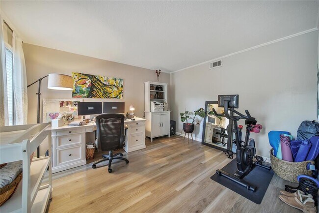 Building Photo - 26715 Maplewood Dr