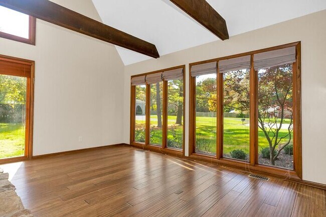 Building Photo - Lovely 4 Bedroom Home on a Sweet Cul-De Sac