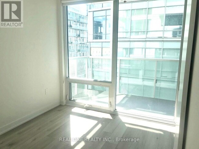 Building Photo - 15-615 Queens Quay E