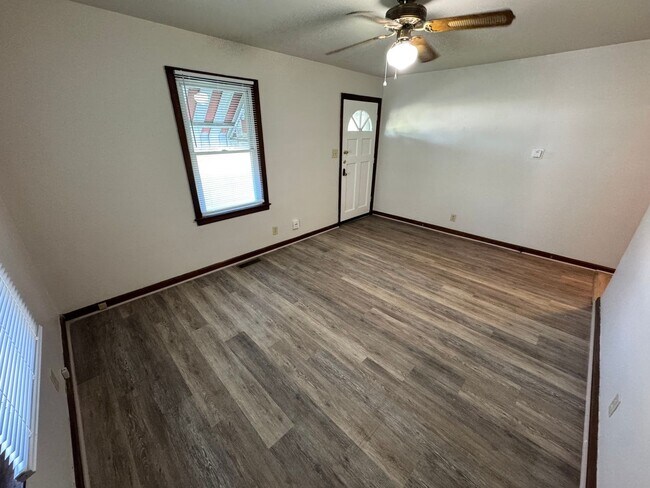 Foto del edificio - Two Bedroom Home