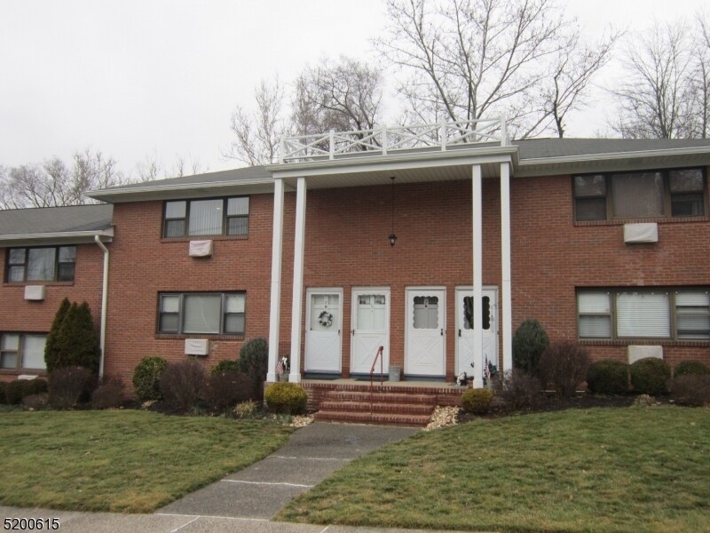7 Colonial Dr, Little Falls, NJ 07424 Room for Rent in Little Falls