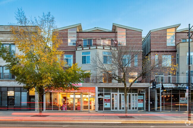 Building Photo - 2113 W Division St