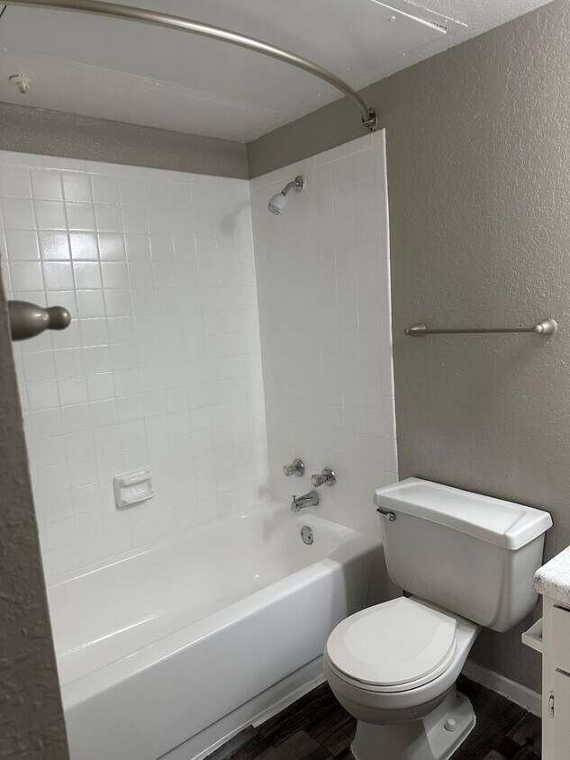 Foto del edificio - Spacious Two Bedroom Townhome with Private Patio!