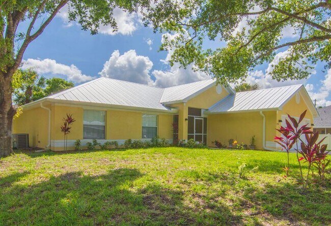 Building Photo - 1590 Polynesian Ln