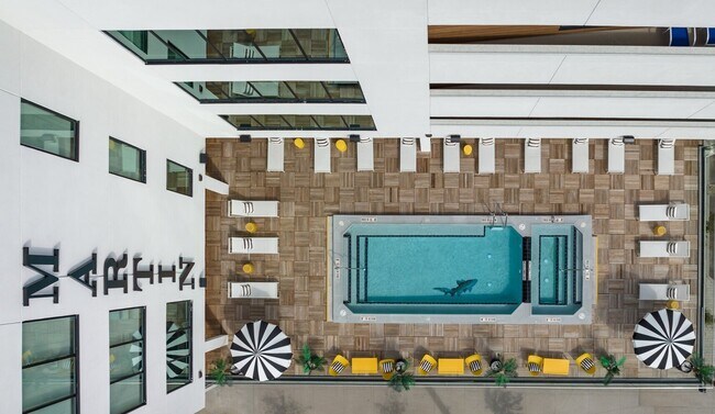 Foto del edificio - Martin on Main Apartments