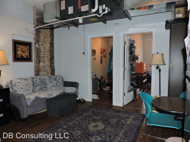 Building Photo - 2337 W Clifton Ave
