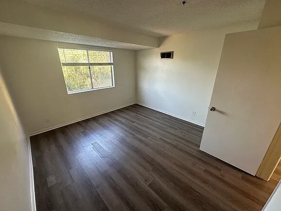 Foto del edificio - 1330 Eureka St