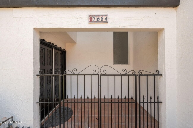 Building Photo - 7684 E Minnezona Ave