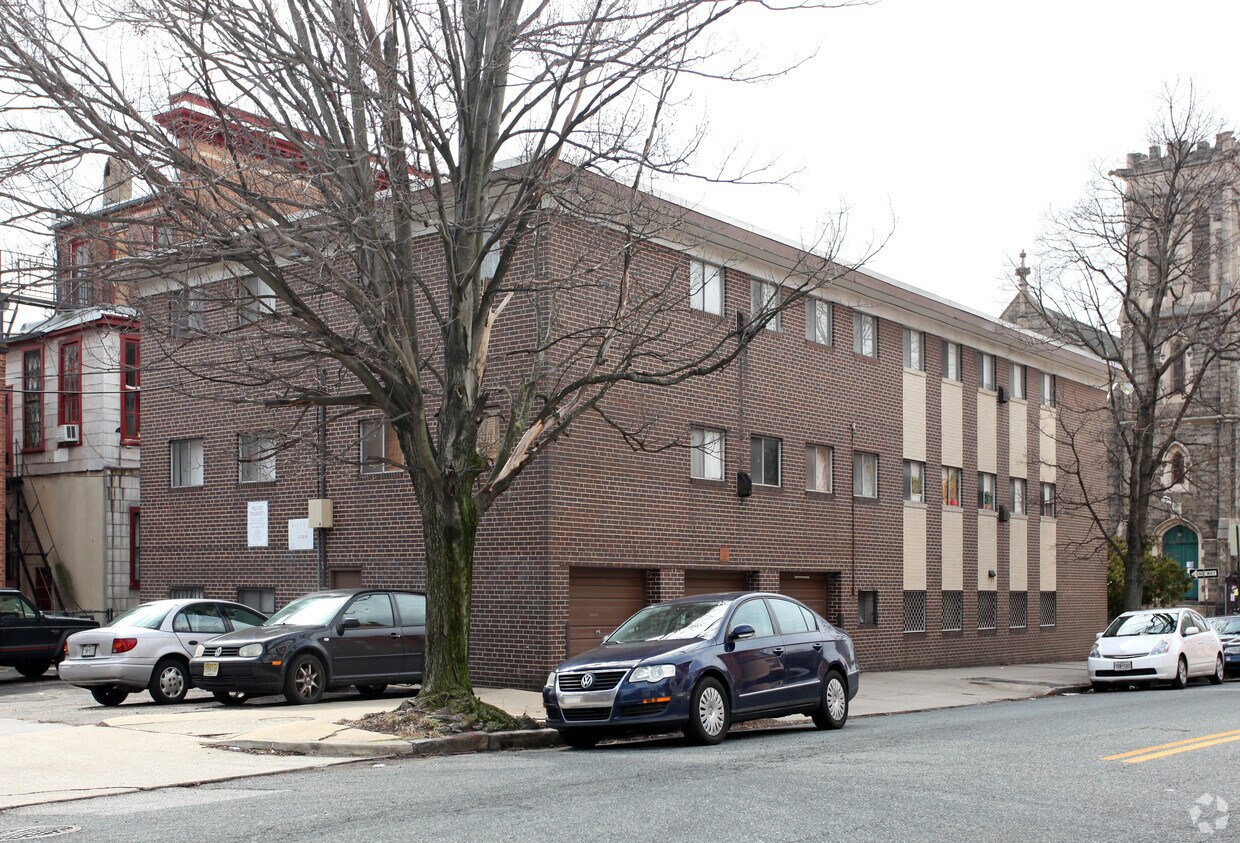 Building Photo - 2637 St Paul St