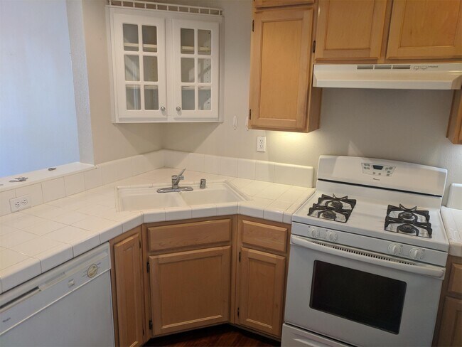Building Photo - 616 Atherton Pl