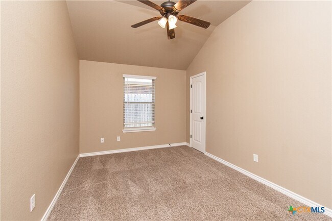 Foto del edificio - 402 Sladecek Dr