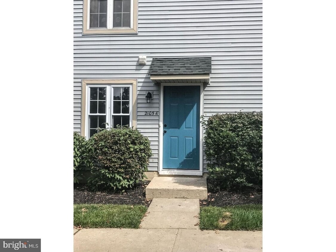 Primary Photo - Renovated 2 bedroom 2 bath condo