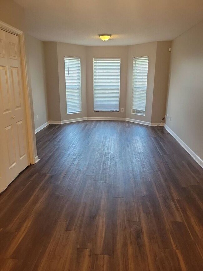 Foto del edificio - 7250 Oakley Ct