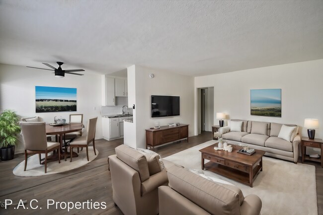 Building Photo - 1 br, 1 bath Apartment - 5922 Woodman Aven...