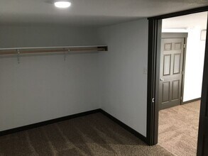 Building Photo - 140 NW Larry St