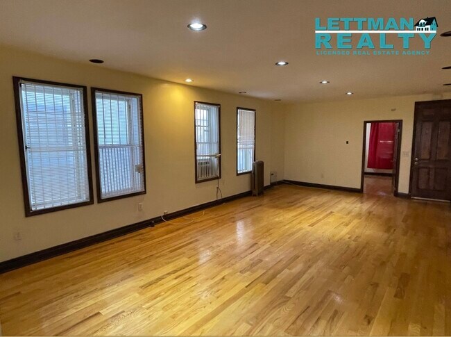 Livingroom - 623 Vermont St
