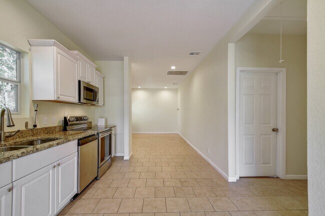 Building Photo - 417 Odell St