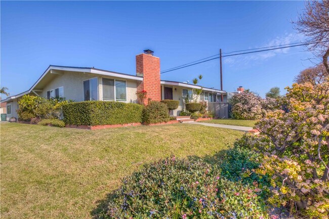 Foto del edificio - 14503 Calpella St