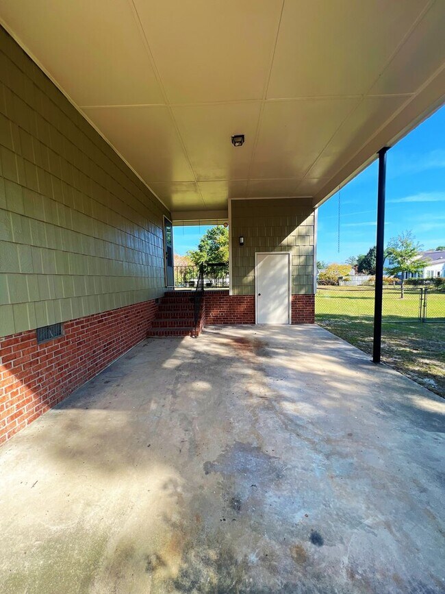 Foto del edificio - Updated 3 Bedroom / 2.5 Bathroom in Jack B...