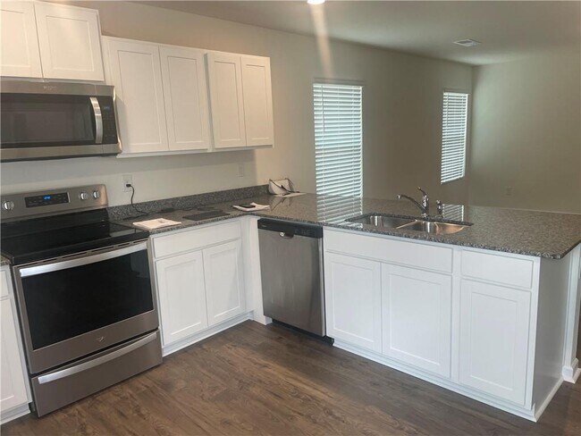 Building Photo - 51 Lake Terrace Cir