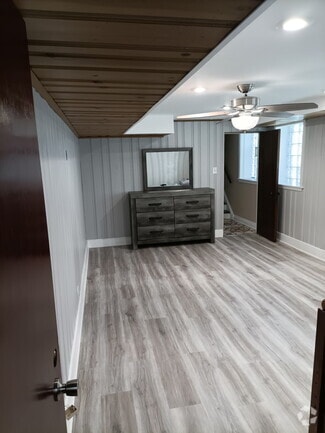 Building Photo - 8227 S Chappel Ave