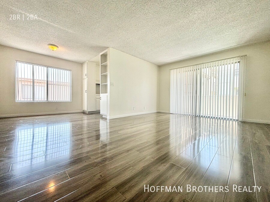 Foto principal - 319 S Clark Dr