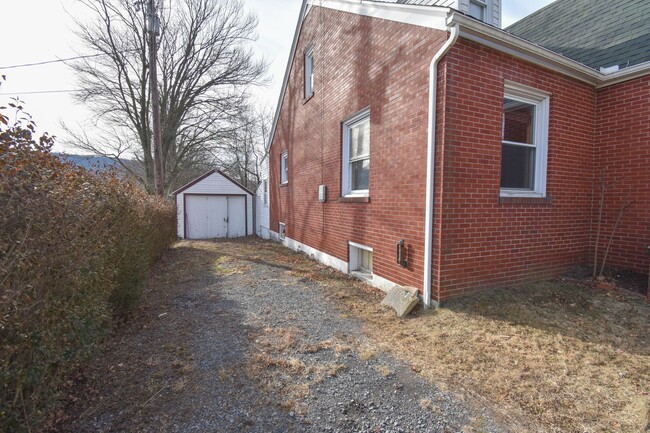 Building Photo - Two Bedroom Home with Yard & Detached Garage!