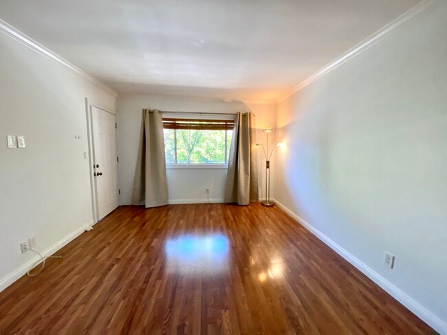Building Photo - 2305 Chariton St
