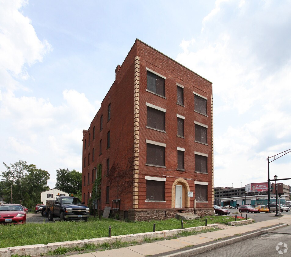 Building Photo - 272 Garden St